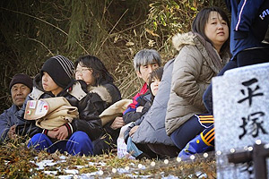 Япония почтила память погибшим от землетрясения