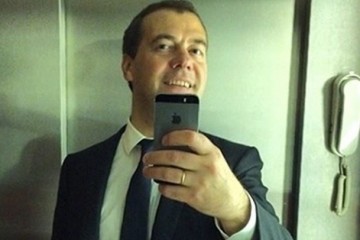 Петиция за отставку Медведева стремительно набирает голоса