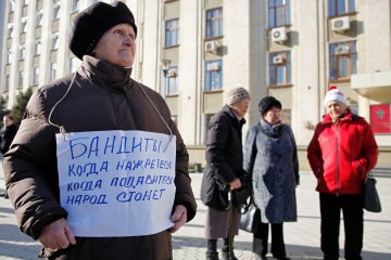 Депутаты Госдумы разругались, голосуя за «позорную» выплату пенсионерам