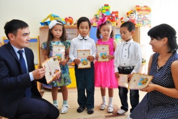 Казахские налоговики учат детей платить налоги с помощью сказок