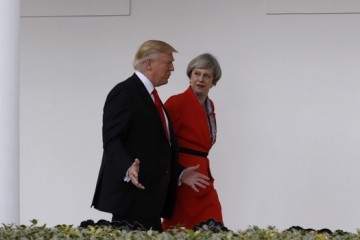 Свыше 1 млн британцев просит королеву отказать Трампу