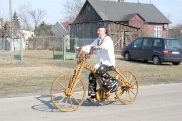 Белорусы изобрели деревянный велосипед