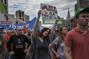 Больше половины россиян не знали, что праздновали 12 июня