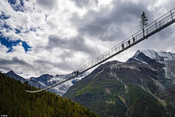 В Швейцарии открыли пешеходный подвесной мост над пропастью в полкилометра