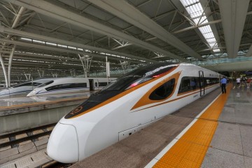 Китайцы запустили самый быстрый в мире поезд