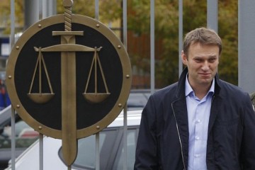 Навальный подал на Путина в суд