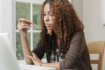 Женщины могут полнеть от стрессов и неприятностей