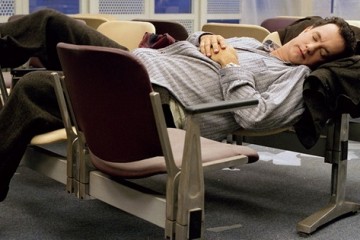 Новые запреты сидеть и лежать в аэропортах МО не касаются пассажиров