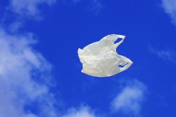 Пластик атакует отовсюду: учёные обнаружили его частицы даже в воздухе
