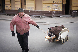 Бедное население в России продолжает расти