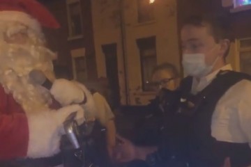 Ирландская полиция остановила санный тур Санты