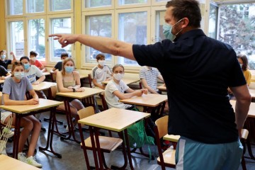 УНС Британии: учительская смертность от Ковида-19 немногим выше средней по стране
