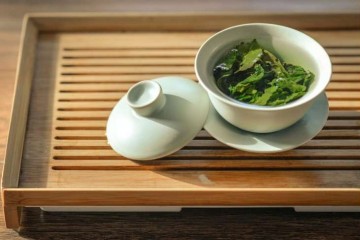 В зеленом чае найдено соединение, способное помочь в борьбе с COVID-19
