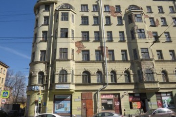 Власти Петербурга не пытаются защитить расселенные исторические дома от маргиналов