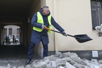 «Их невозможно набрать» – общественник Костров о шансах Смольного нанять более 2 тысяч дворников к зиме