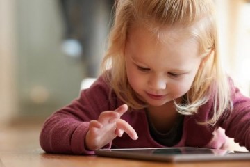 Исследование показало: игры дошкольников с планшетами менее творческие, чем с обычными игрушками