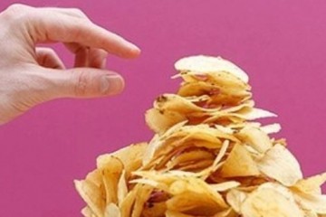 Ученые выяснили, почему чипсы вызывают зависимость