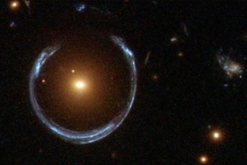 Исследование колец Эйнштейна открыло: темная материя состоит из волн, а не из частиц