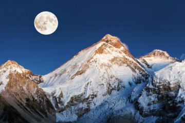Ученые раскрыли тайну жутких звуков на Эвересте