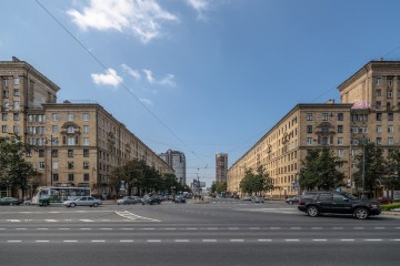 Низкий потенциал к благоустройству? Федеральный центр помогает Петербургу ремонтировать дороги