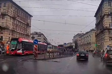 В Петербурге образовалась трамвайная пробка из-за старых рельсов