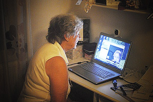 Столичные власти собираются общаться с пенсионерами при помощи Skype