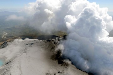 Японские сейсмологи вновь сообщают о активности вулкана