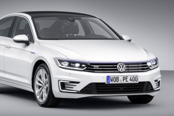 Volkswagen показал Passat с гибридной силовой установкой