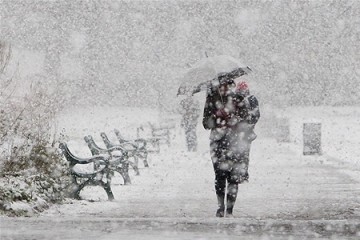  Сильнейший снегопад в Москве парализовал движение транспорта