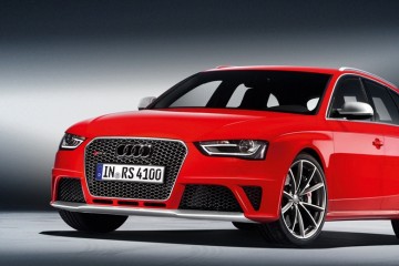 Новая версия полноприводного универсала Audi RS4 Avant