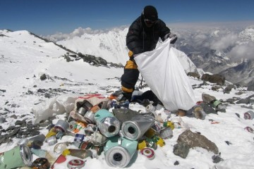 Альпинисты освободят «крышу мира» от десятков тонн мусора