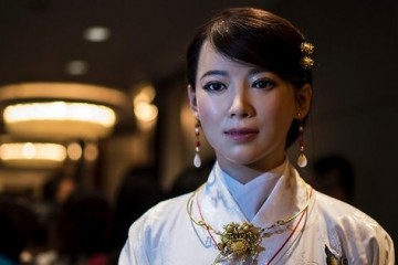Прекрасная андроид из Китая разочаровала зрителей своим первым интервью