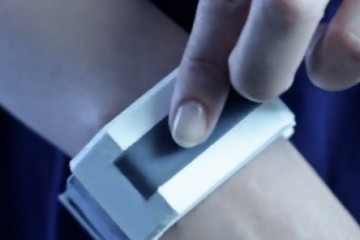 Фейсбук представил прообраз браслетов для тактильной связи пользователей