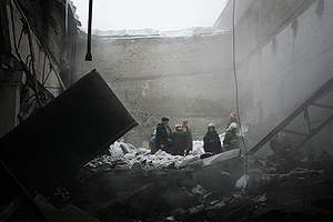 В Казани крыша здания обрушилась под тяжестью снега