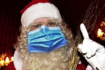 Дед Мороз считает себя неуязвимым для коронавируса
