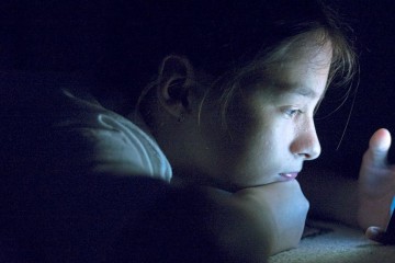 Фильтры синего света на смартфонах немного помогают улучшить сон