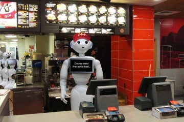 Макдоналдс заменяет сотрудников роботами