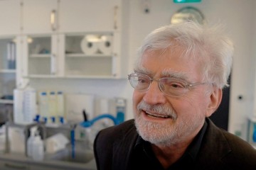 Немецкий медик создал неофициальную вакцину для антиваксеров