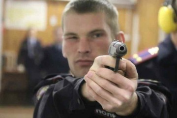 Полиции дано право проникать в дома по доносам и стрелять в безоружных
