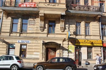 Смольный пытается выставить бизнес «крайним» в истории с обрушением фасада здания на Петроградке