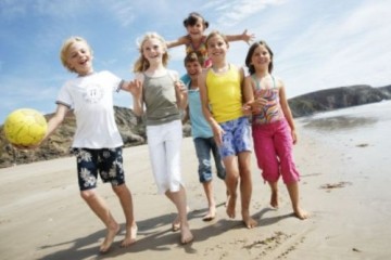 Ученые выяснили, почему в летние каникулы некоторые дети набирают вес