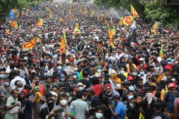Президент Шри-Ланки бежал после штурма своего дворца толпами протестующих