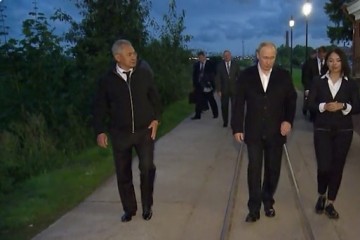 «Плелся сзади»: журналисты указали на унизительную для Беглова прогулку во время визита Путина