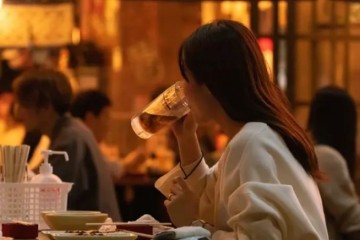 Япония призывает свою молодежь больше пить