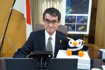 Министр цифровых технологий Японии объявил войну дискетам