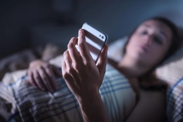 Одно приложение особенно вредно для сна подростков