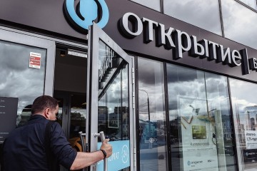 Банки стали призывать сотрудников на удаленке вернуться в РФ под страхом увольнения