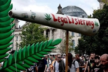 Германия легализует марихуану