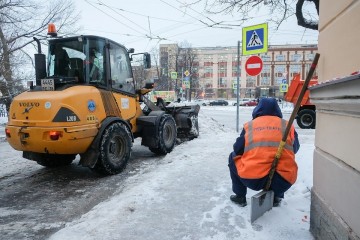 Петербуржцы не видят снегоуборочную технику Смольного в новом году