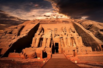 Дерзкие грабители пойманы с поличным при попытке умыкнуть 10-тонную статую фараона